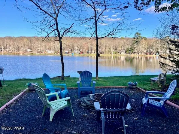 217 Village Dr W, Milford, PA 18337