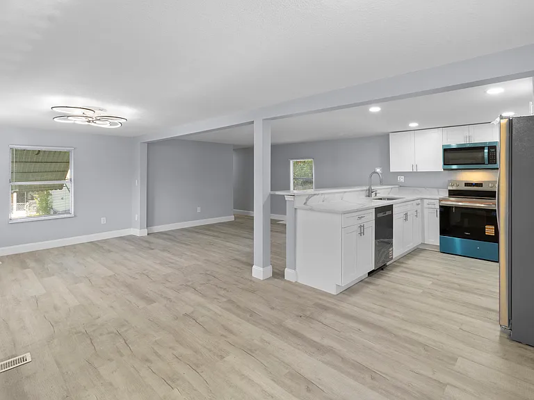 285 Aristides St — Photo 10