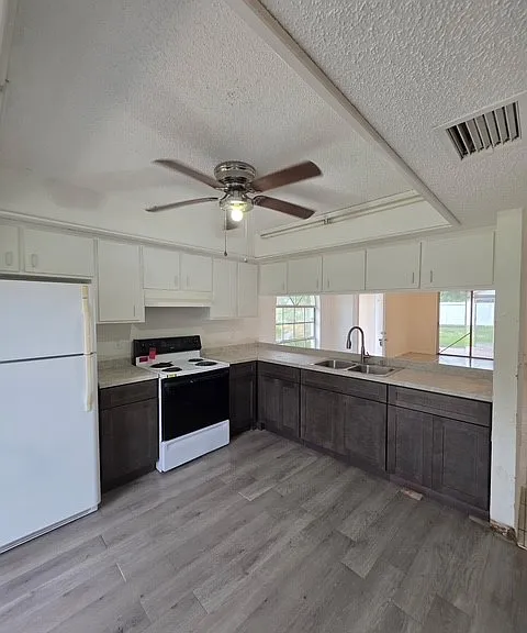 8031 Lansing Dr — Photo 5