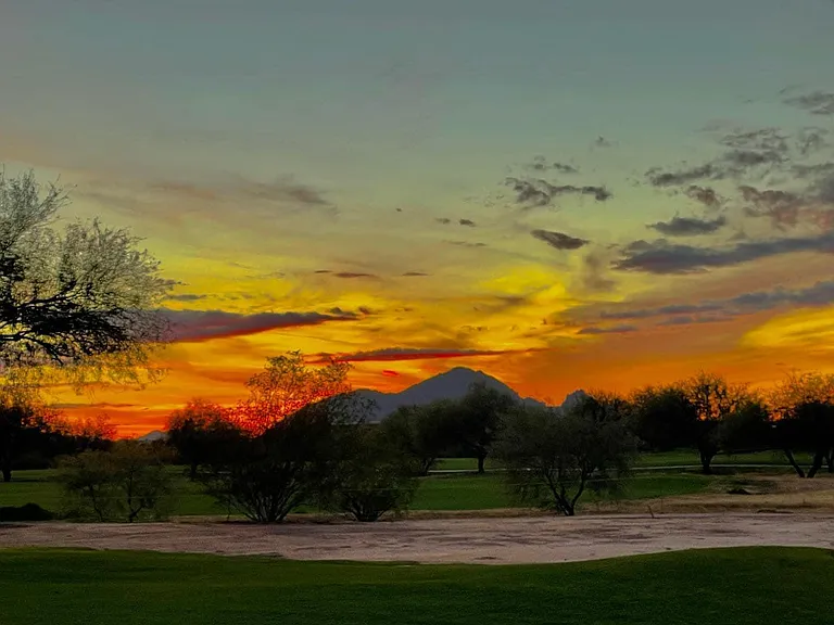 10 minutes to Talking Stick Casino / Golf Course