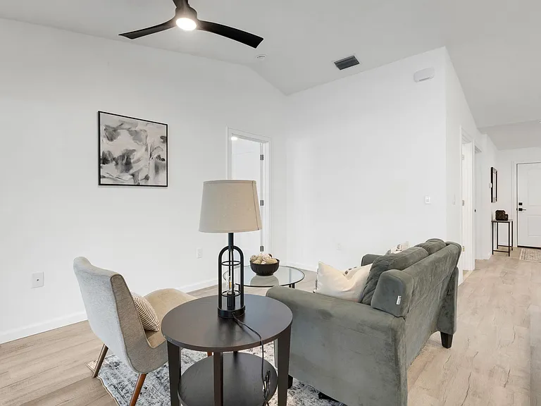 606 Marcus St #26 — Photo 16