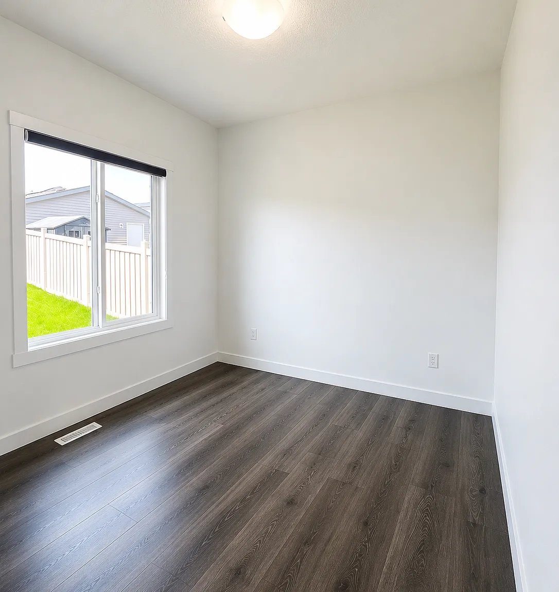 Spacious 3 Bedroom + Den Main Floor in Secord | 2.5 Baths — Photo 3