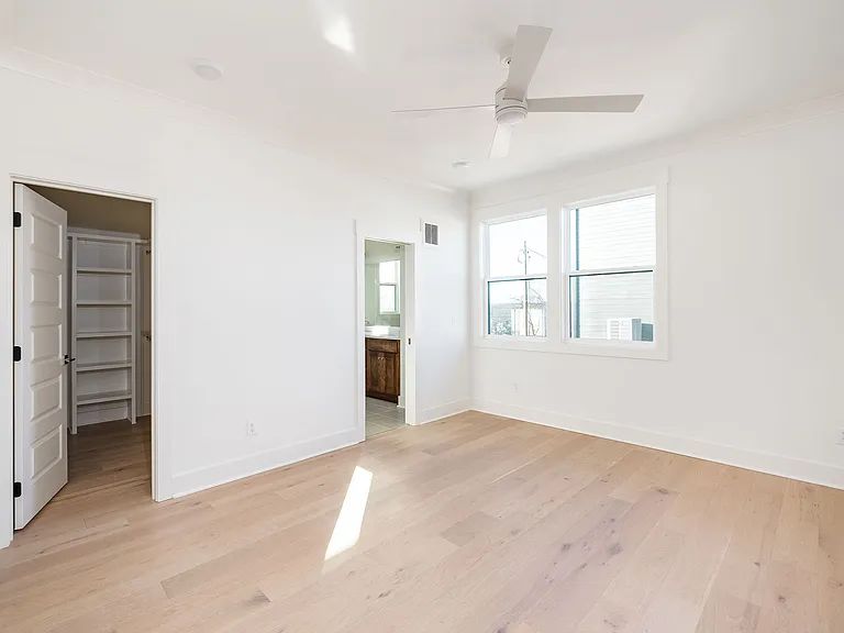 326 E Trinity Ln #B — Photo 10