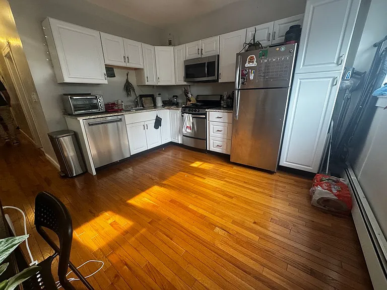 818 Parker St — Photo 1