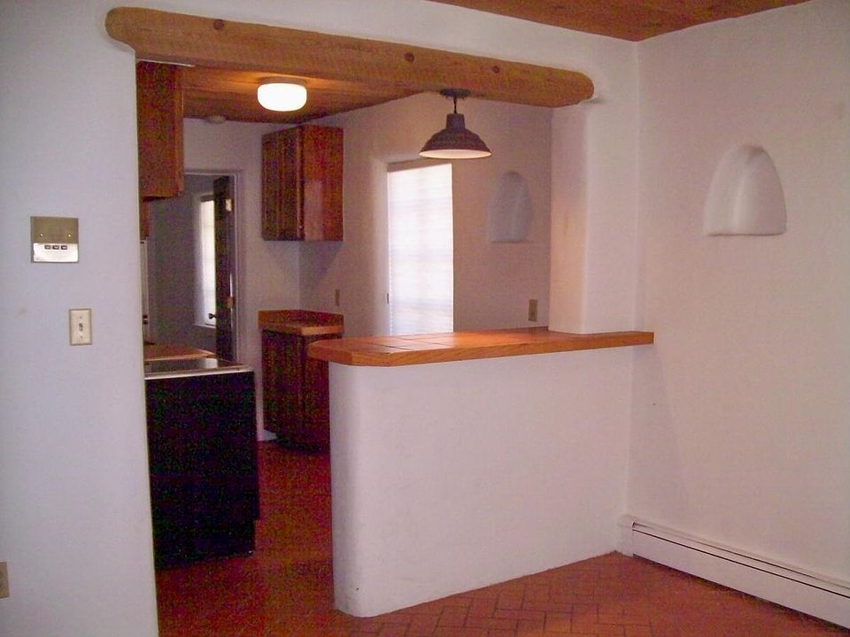 2nd image of 111 Padre Martinez Ln APT 1