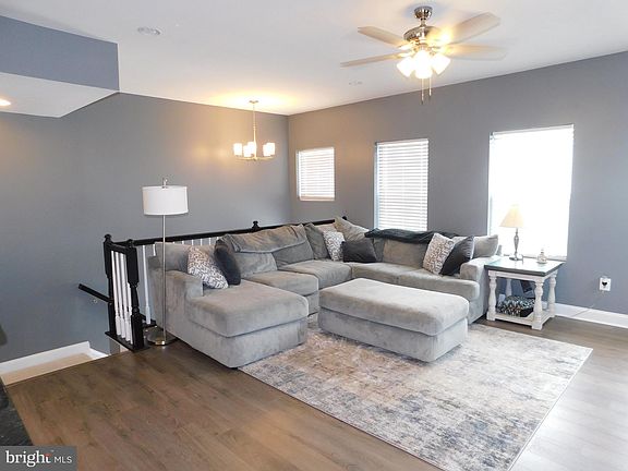 4th image of 36021 Auburn Way