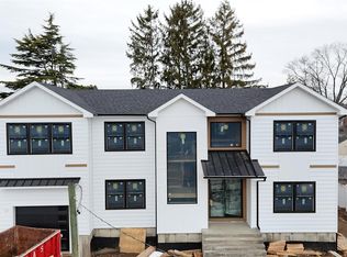 20 Poplar St, Merrick, NY 11566