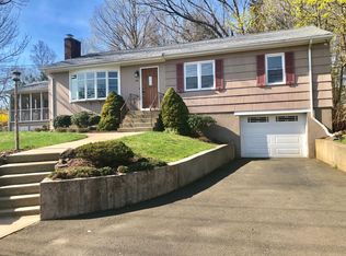 60 Hillfield Rd, Hamden, CT 06518