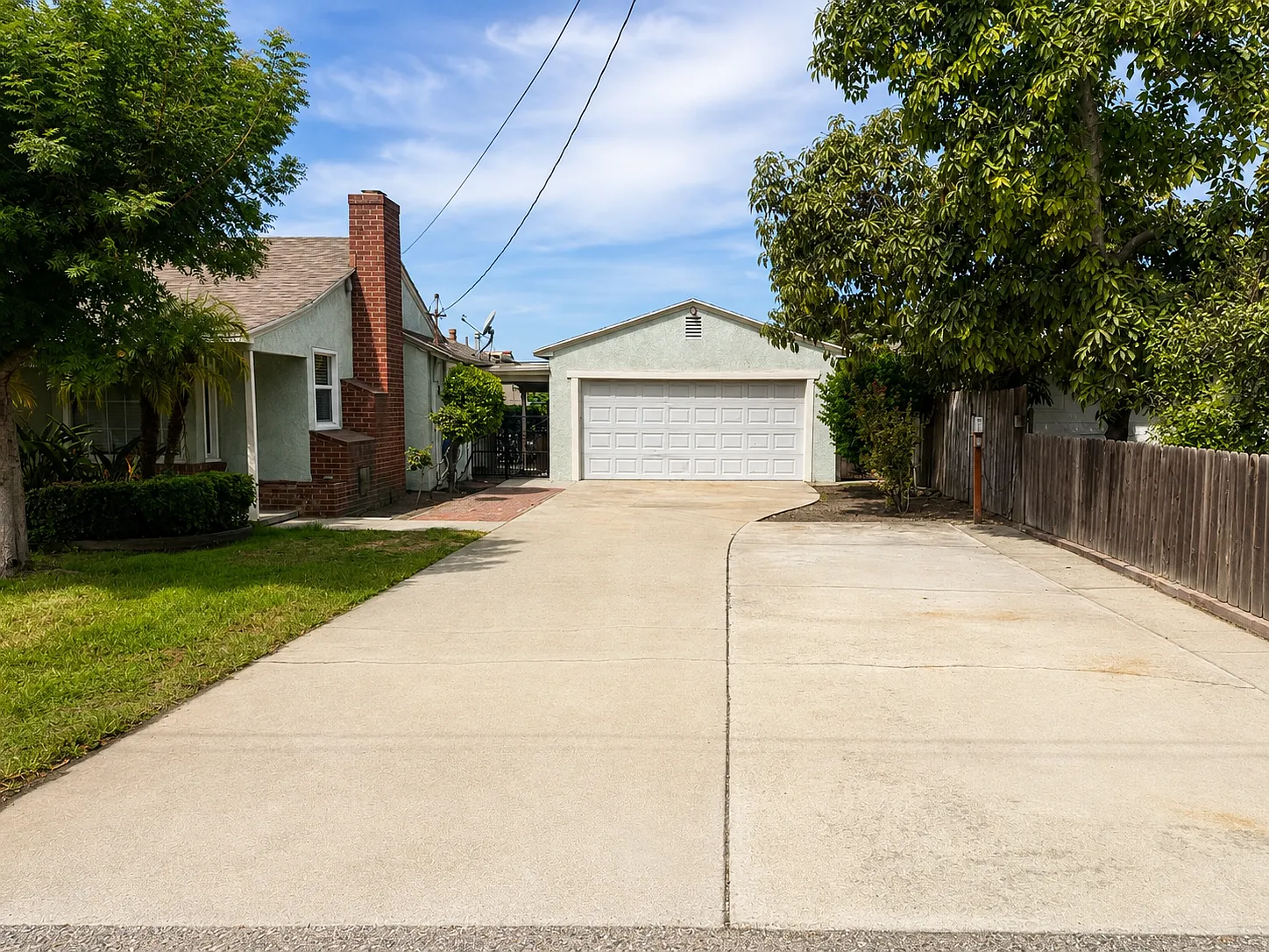 3 bed, 2294 sqft, $3,600 — Photo 2