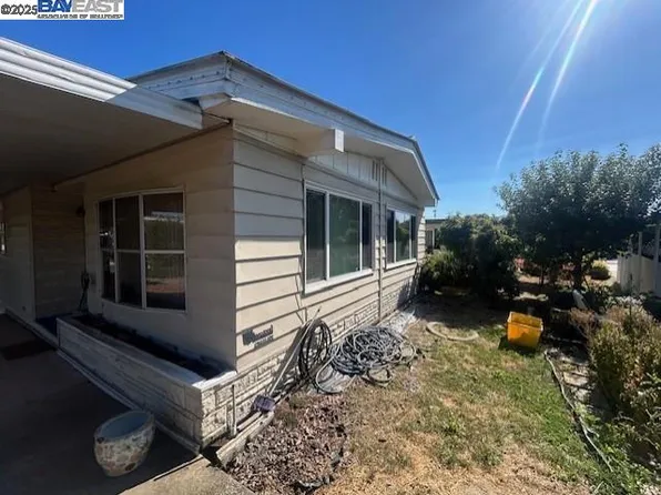 51 Palm Dr, Union City, CA 94587