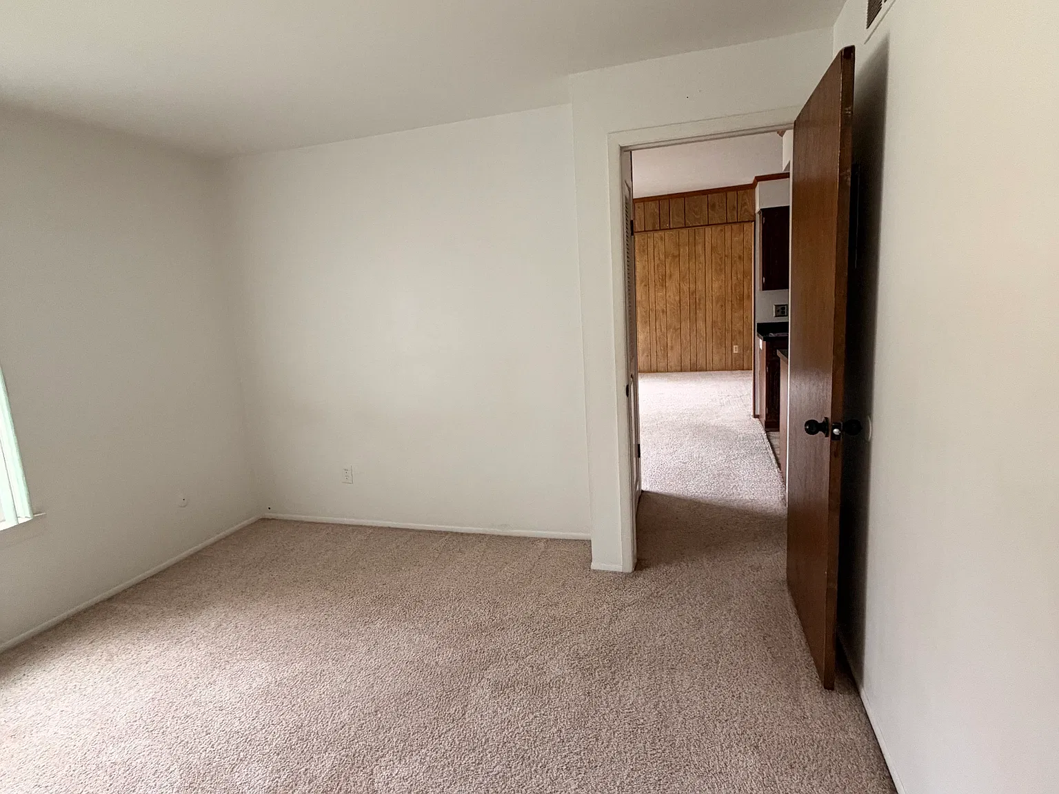 1 bed, 740 sqft, $1,050 — Photo 4