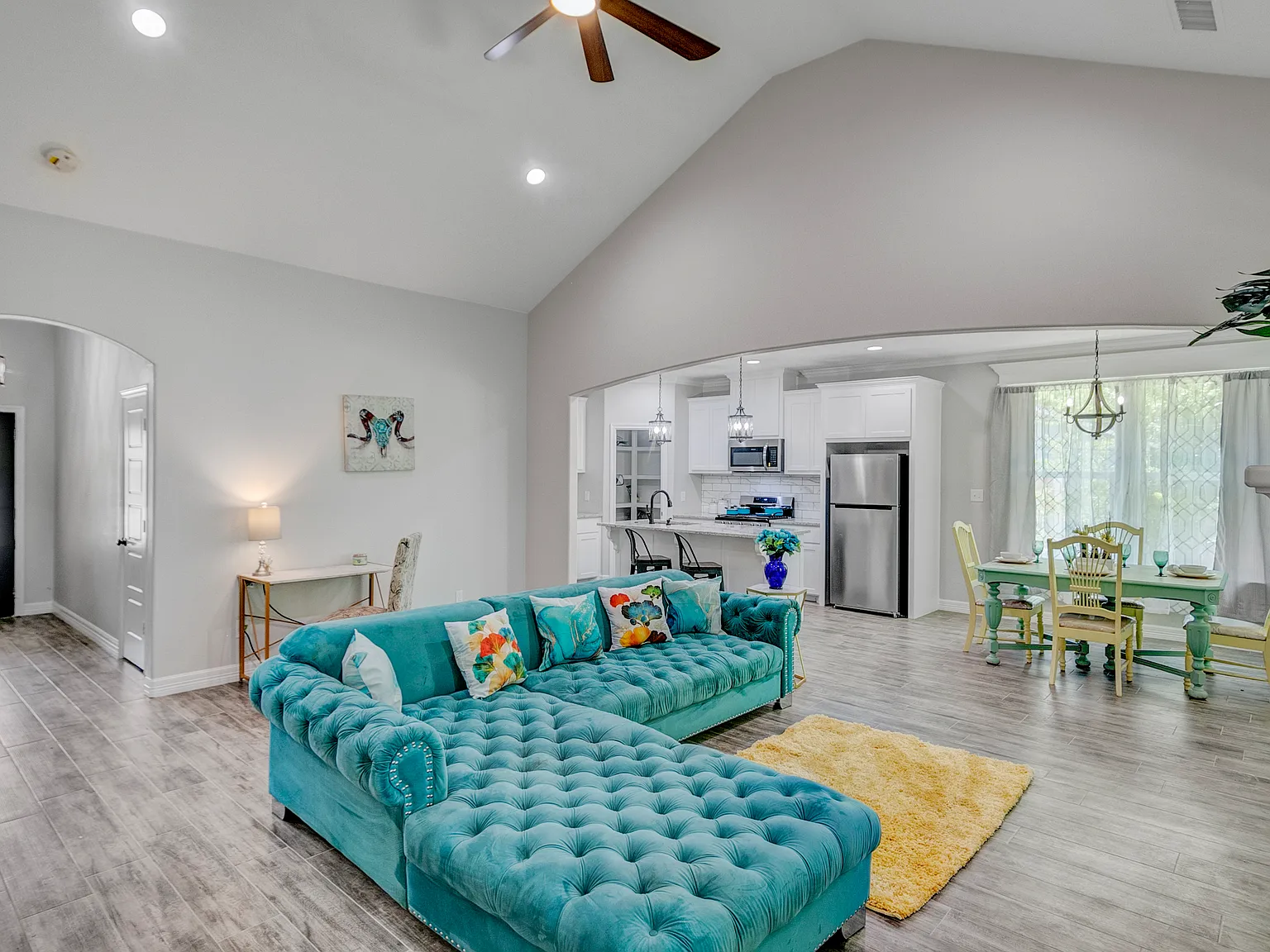 3 bed, 1930 sqft, $3,600 — Photo 1