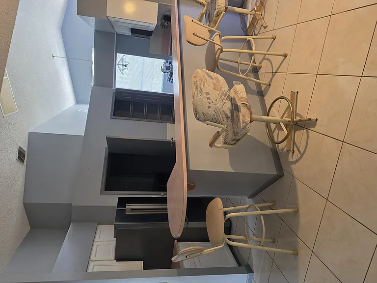 100 Kings Way — Photo 6