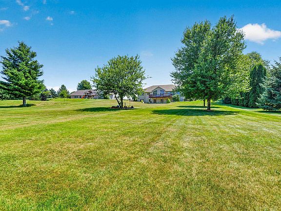 5th image of W14126 Crestview Dr