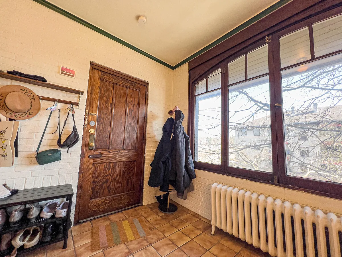 Building Photo - 623 Whitney Ave #6