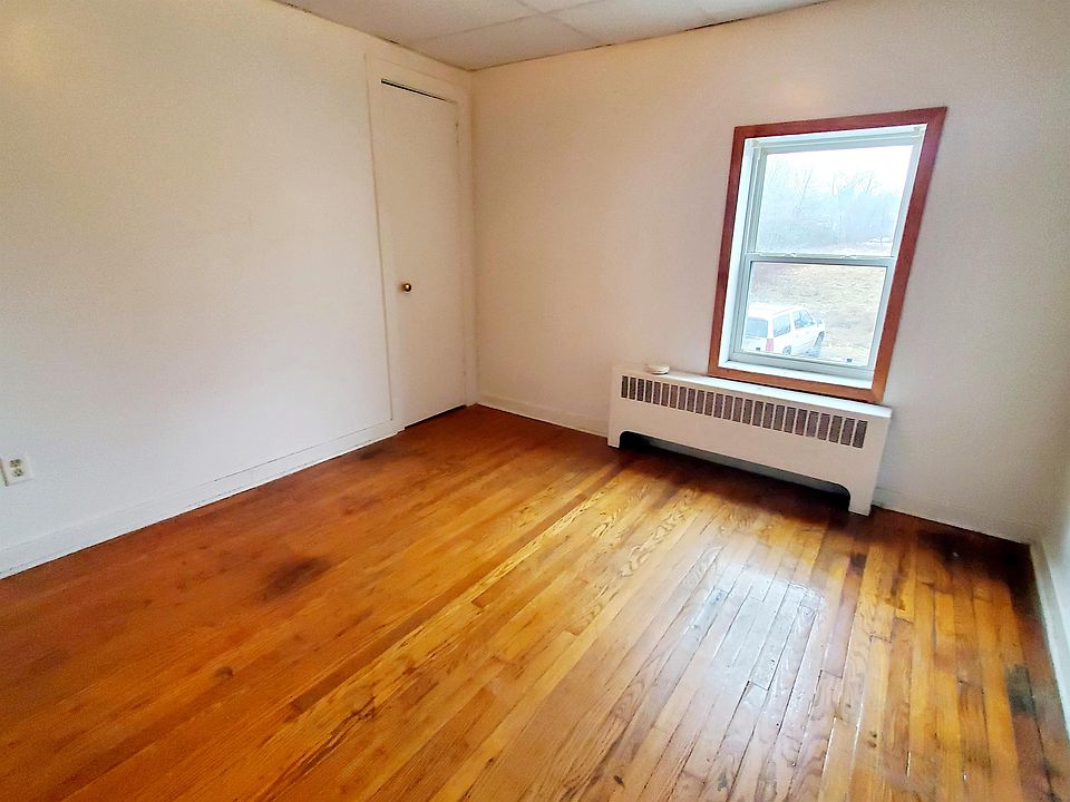 2nd image of 702 Don St #4