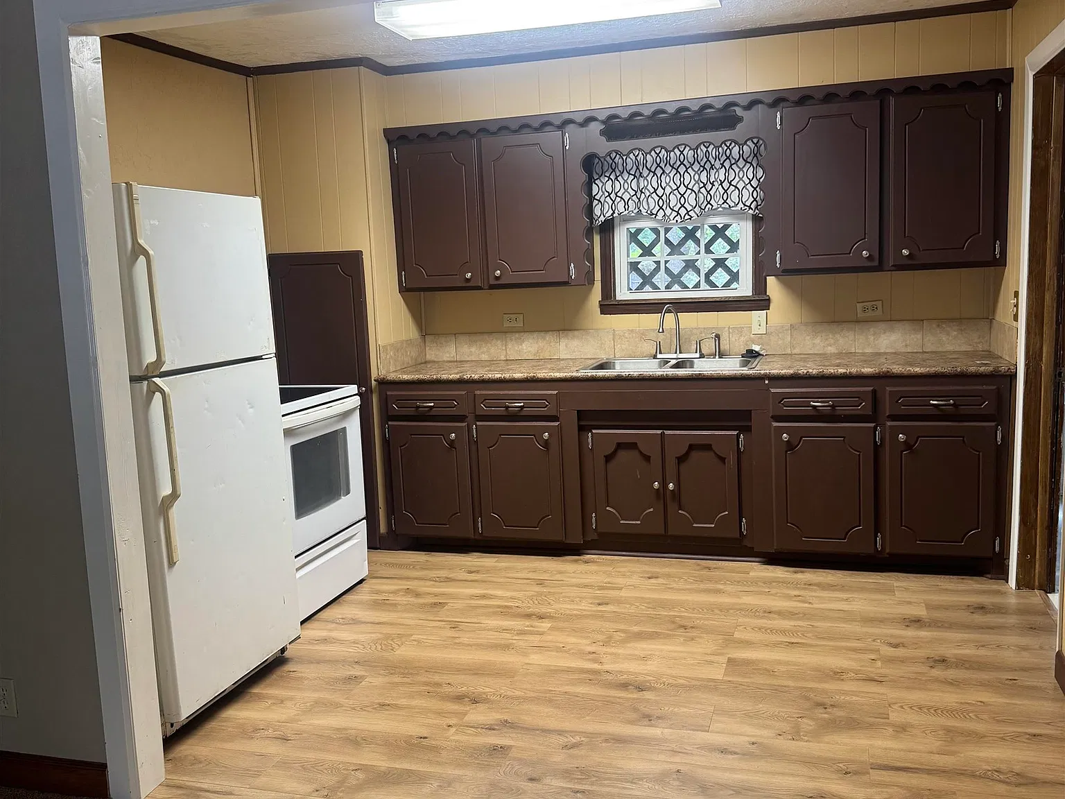 2 bed, 1.0 bath, 1142 sqft, $850 — Photo 3