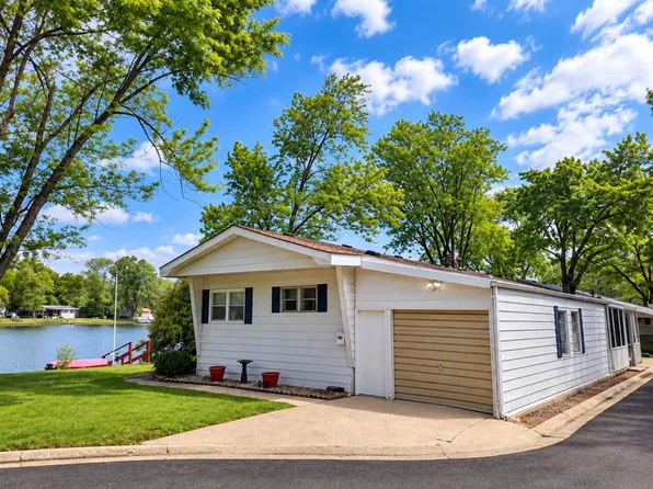 240 Little Peninsula Rd #318, Elgin, IL 60123