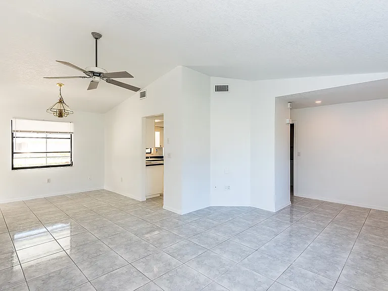 838 Jarvis St — Photo 16