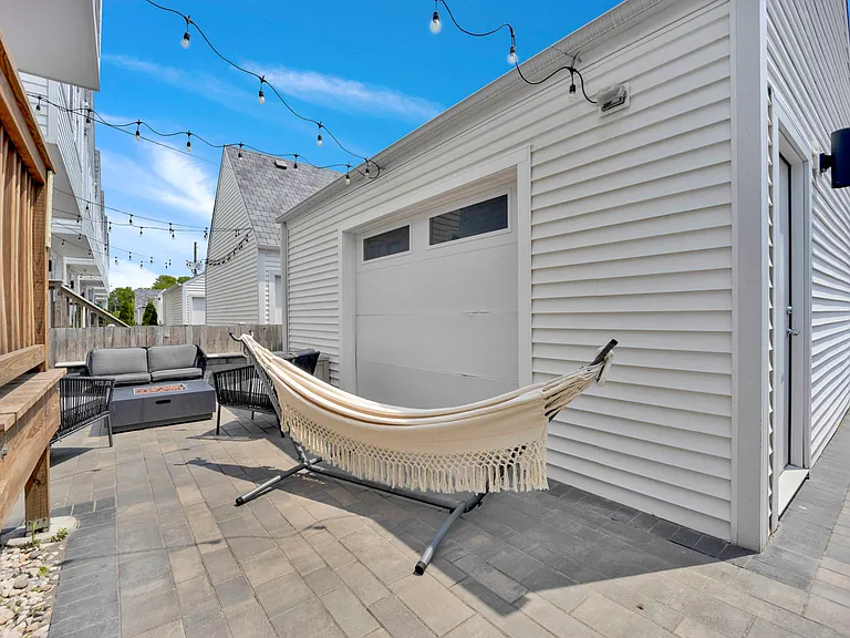 4415 W Waveland Ave — Photo 24