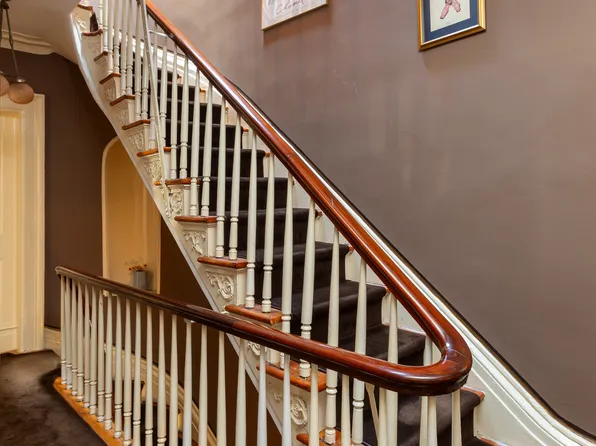 193 Waverly Place image 13 of 22