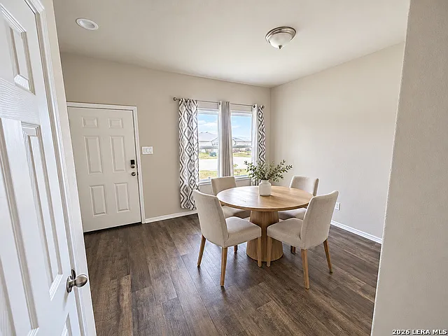 3 bed, 2.0 bath, 1612 sqft, $1,800 — Photo 3