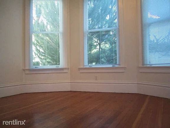 2nd image of 2033A Oak St
