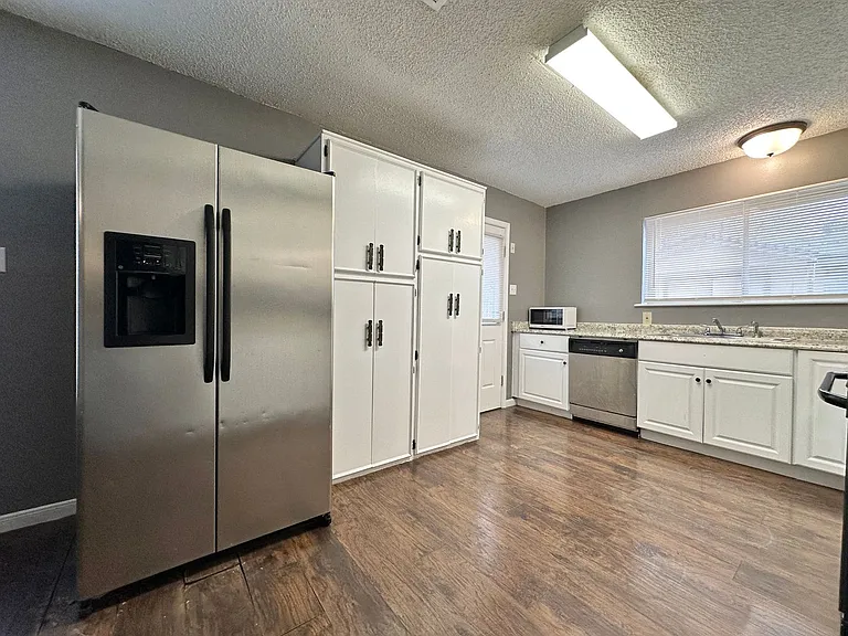 2108 Acron Dr — Photo 9
