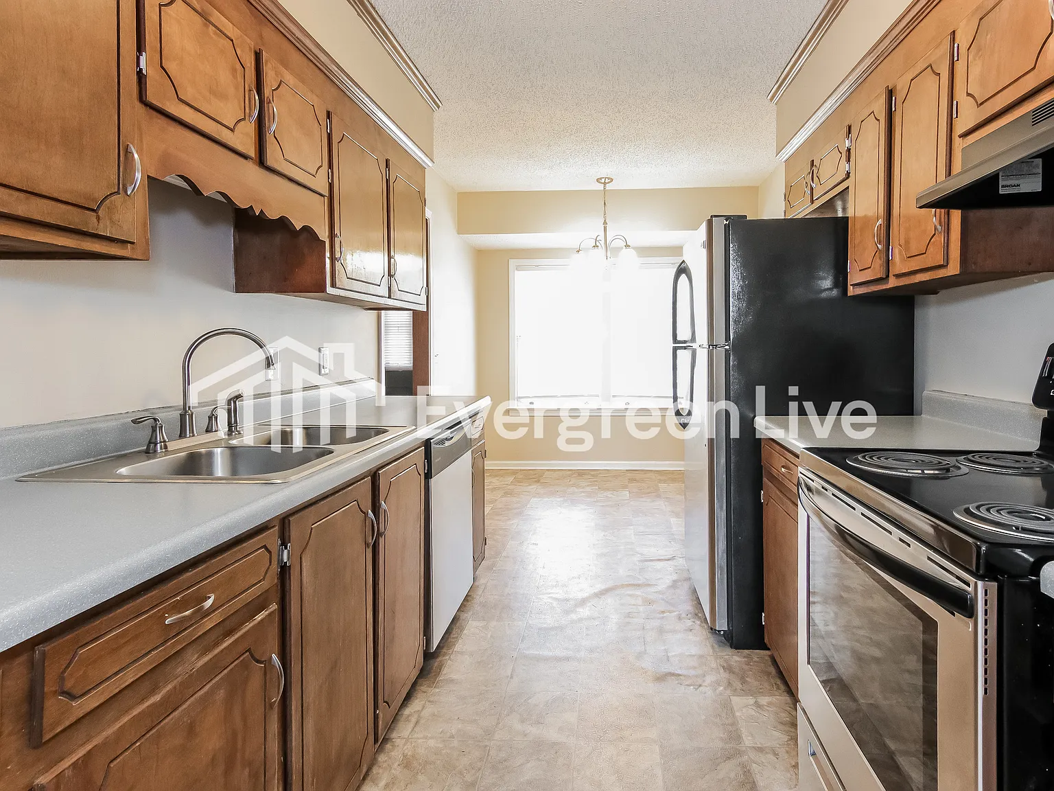 3 bed, 2.0 bath, 1155 sqft, $1,545 — Photo 3
