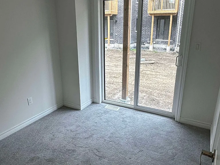 783 Kootenay Path — Photo 10