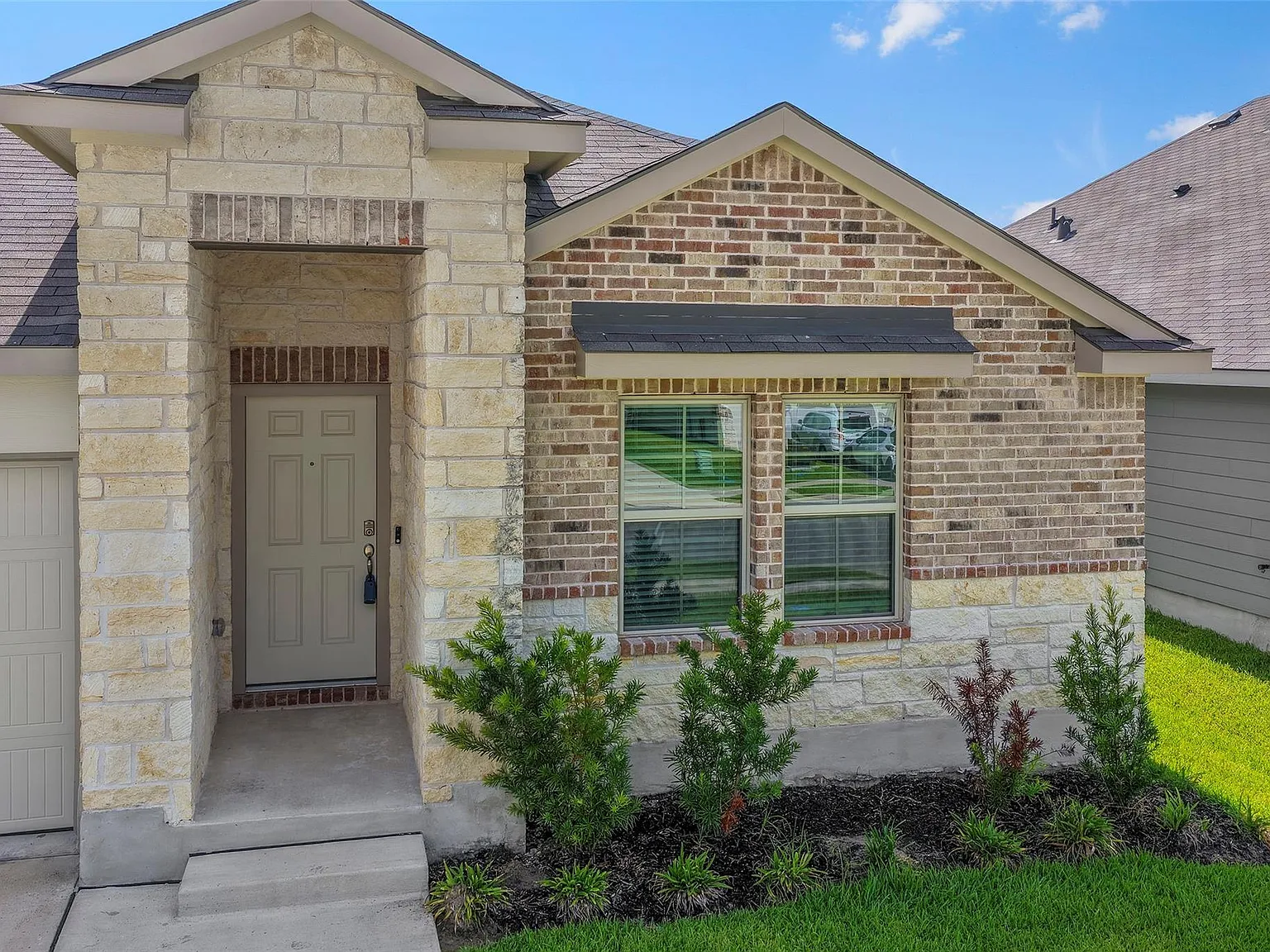 3 bed, 2.0 bath, 1508 sqft, $1,975 — Photo 2