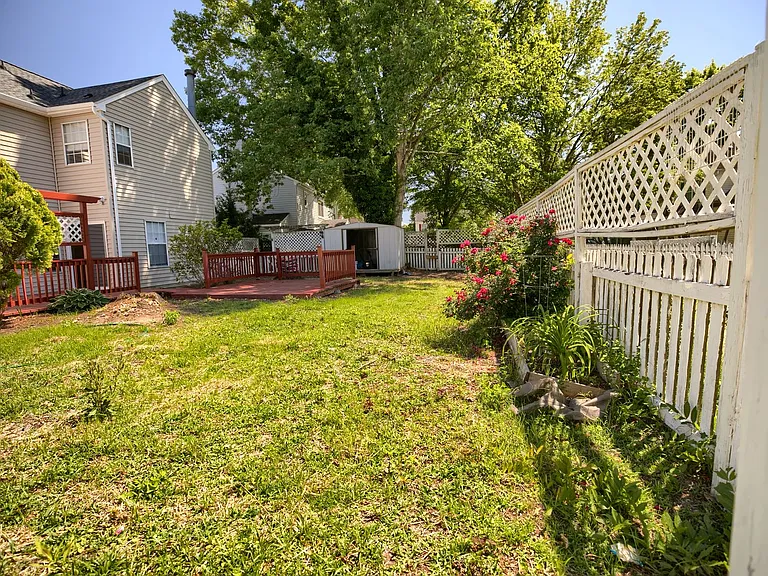 453 Waverly Pl — Photo 29