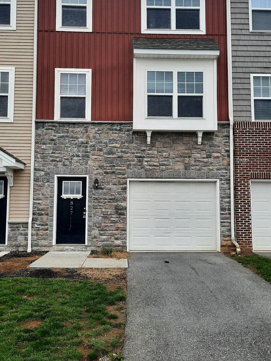 3 bed, 2.5 bath, 2000 sqft, $2,010 — Photo 1