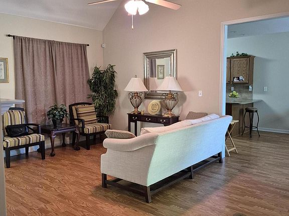 3rd image of 8816 Glen Cir
