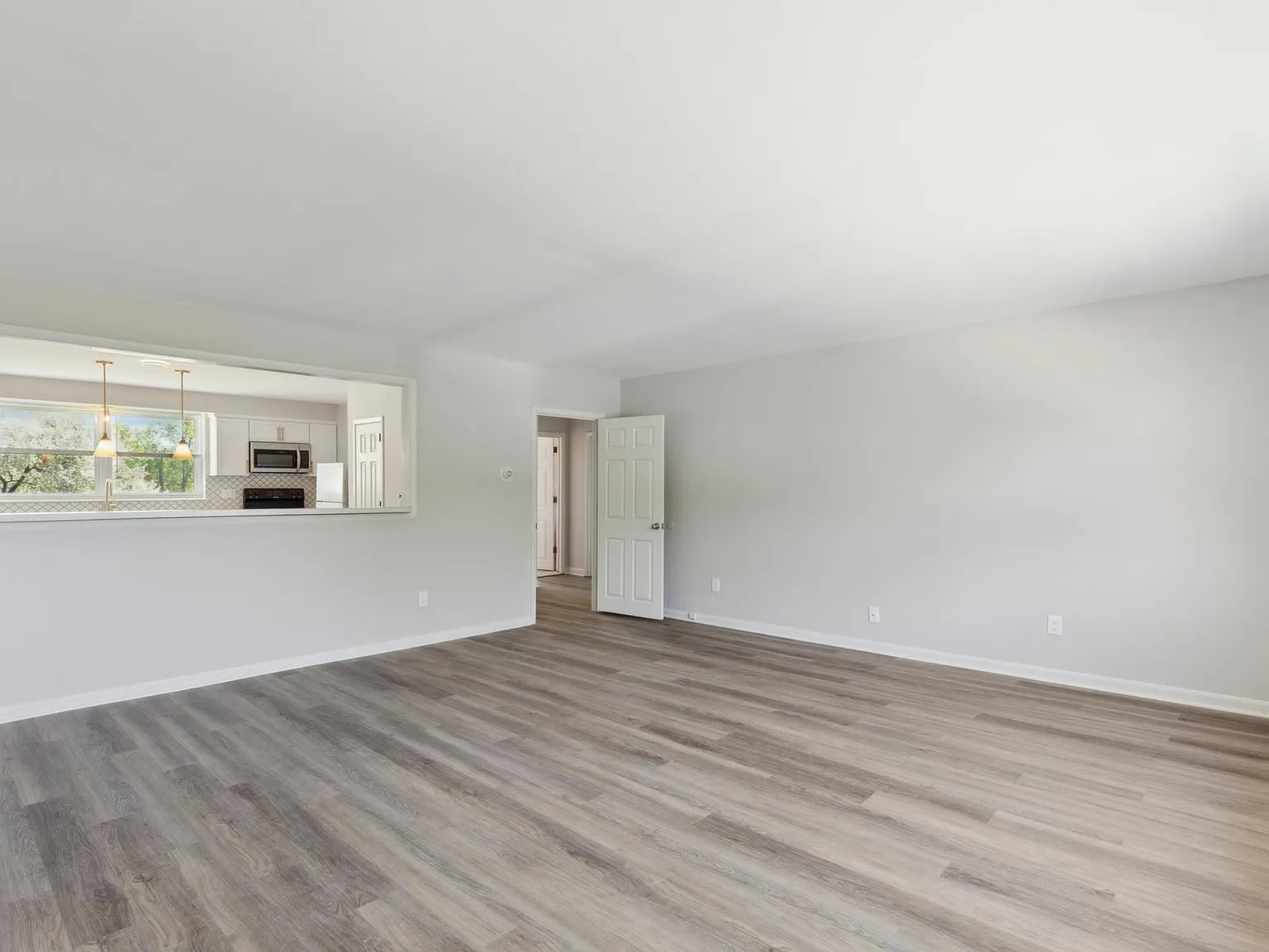 2 bed, 1250 sqft, $1,995 — Photo 2