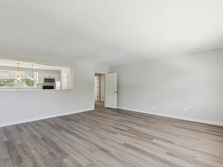 502 Manor House Ln #A4 — Photo 2