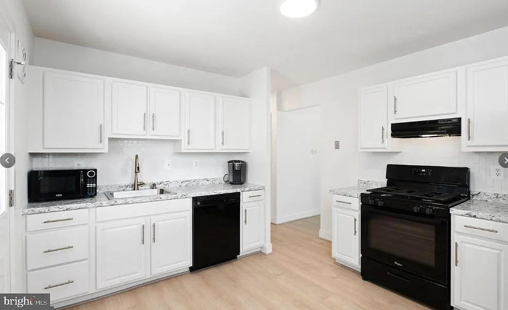 4 bed, 2.0 bath, 1788 sqft, $2,700 — Photo 4