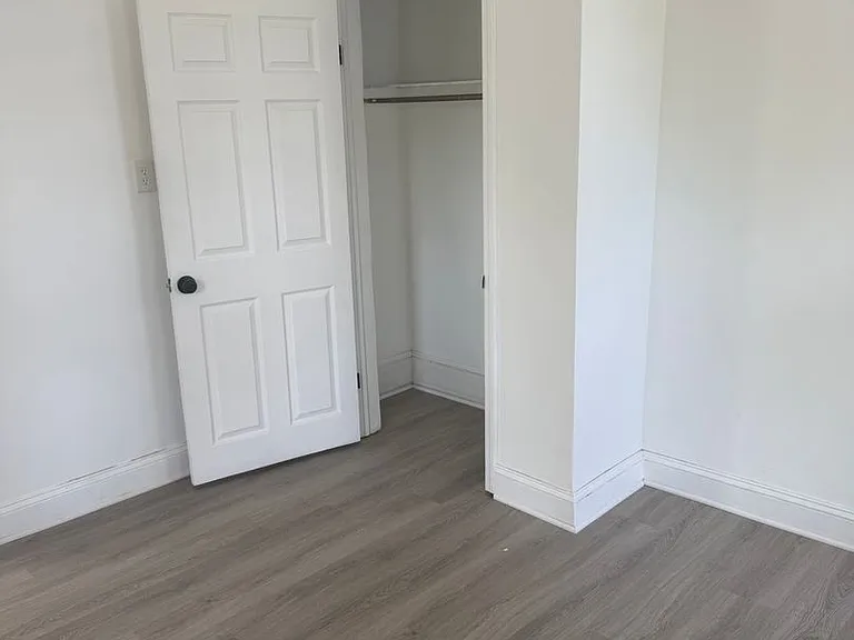 219 E Mulberry St — Photo 1