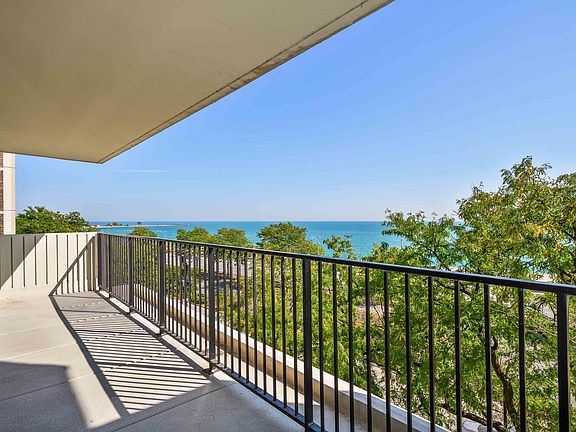 4th image of 1212 N Lake Shore Dr APT 5AN