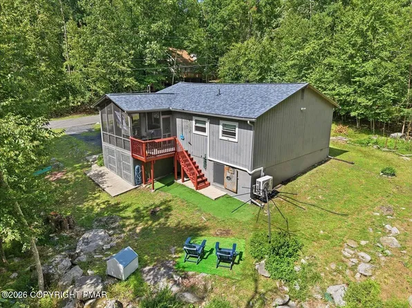 109 Stuart Pl, Bushkill, PA 18324