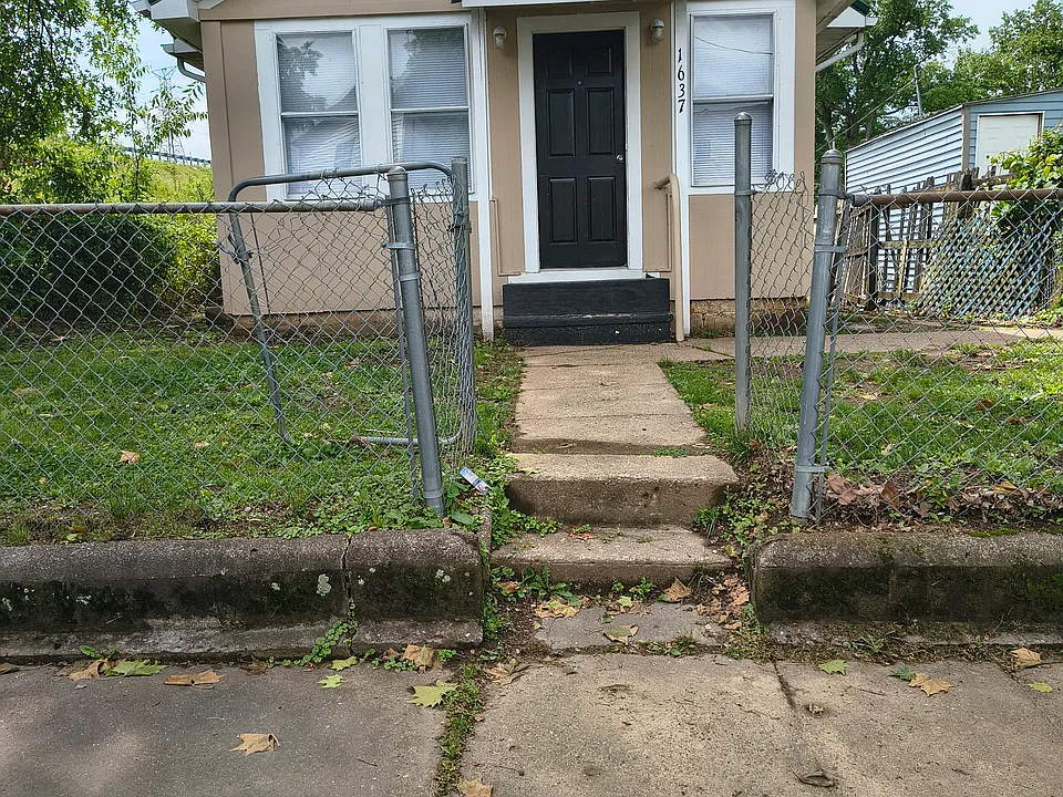 1637 Jackson Ave