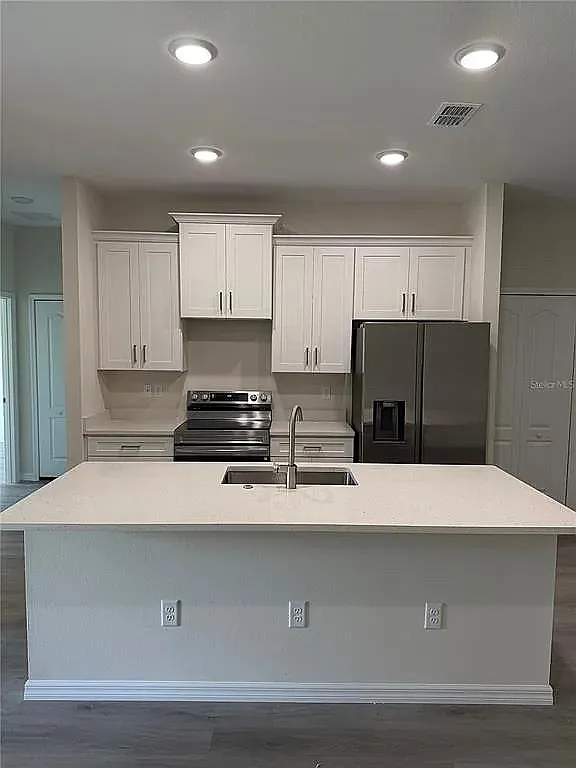 6 bed, 2626 sqft, $1,800 — Photo 3