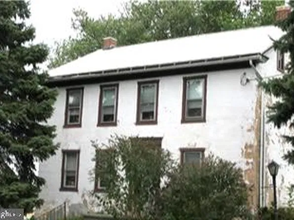 45 Walnuttown Rd, Fleetwood, PA 19522