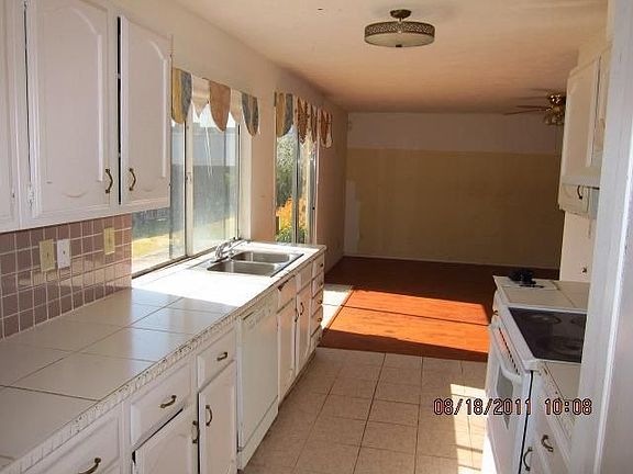 2nd image of 916 Longhorn Dr
