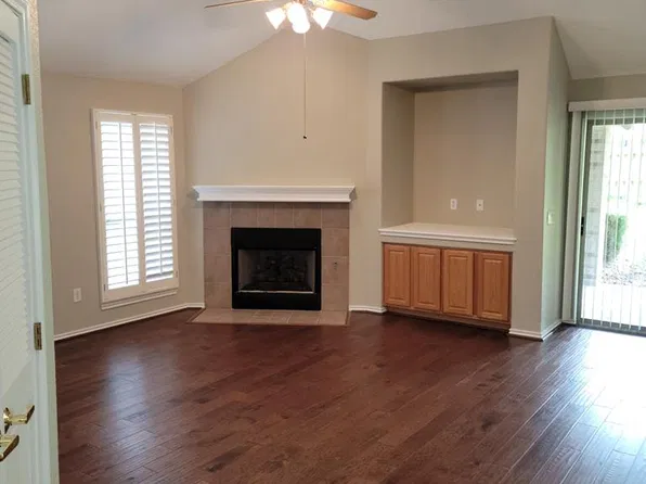 303 Summer Hill Dr, Fredericksburg, TX 78624