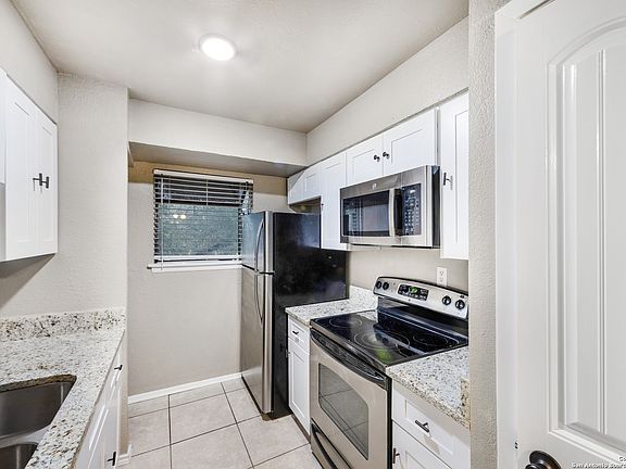 3rd image of 3843 Barrington St #227