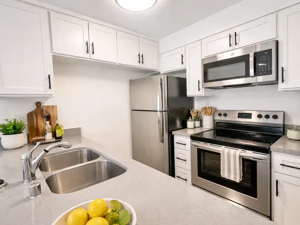 Miracle Mile Terrace, 5700 W Olympic Blvd #0ec383c1b, Los Angeles, CA 90036