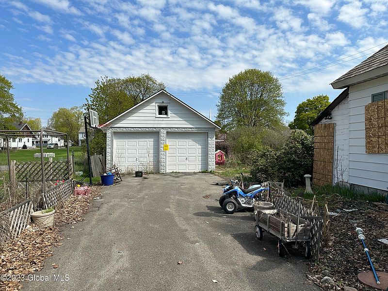 3rd image of 32 LaBarge Street