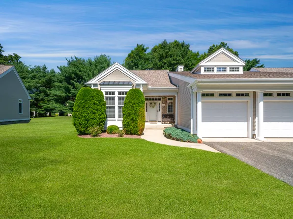 16 High Pine Cir, Wilbraham, MA 01095