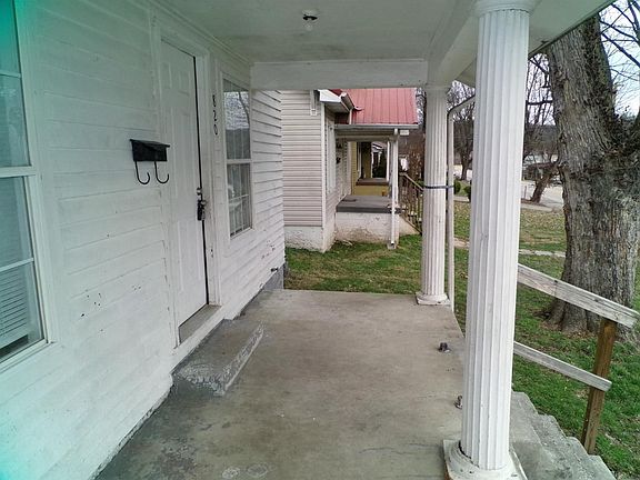 3rd image of 820 Holmes St